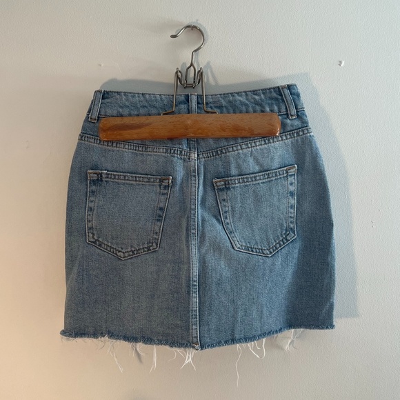 TOPSHOP - embroidered denim mini skirt - size US2 - Picture 2 of 2
